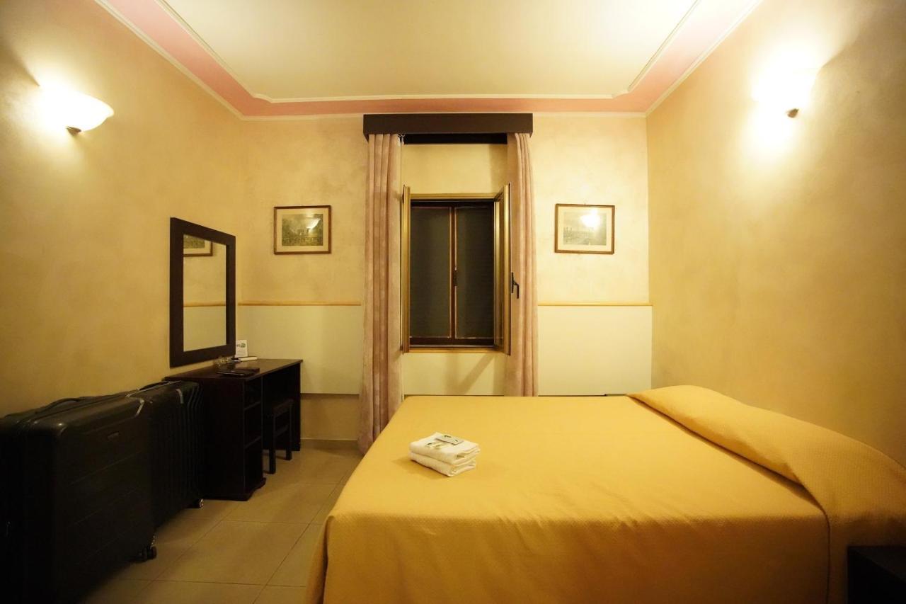 Hotel Roma Carina Extérieur photo