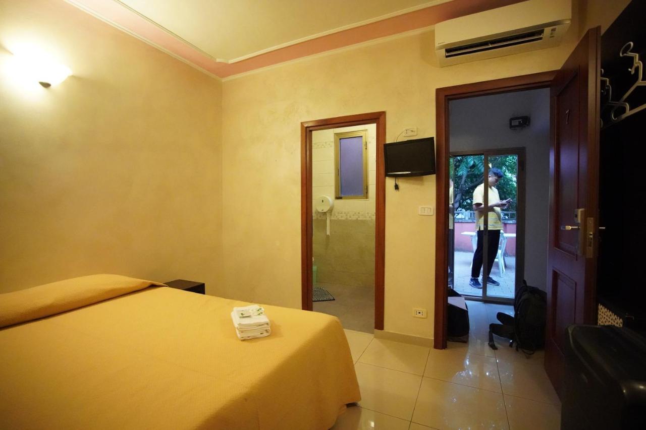 Hotel Roma Carina Extérieur photo