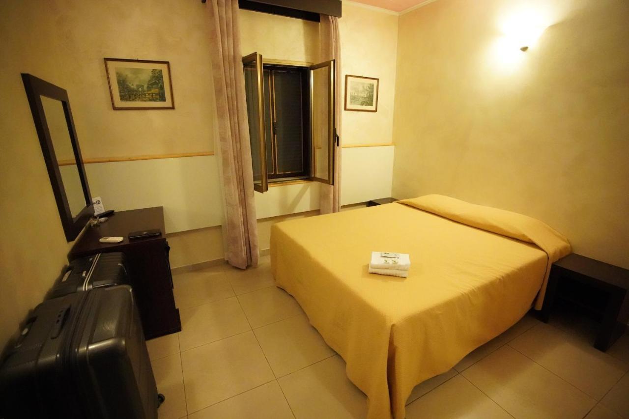 Hotel Roma Carina Extérieur photo