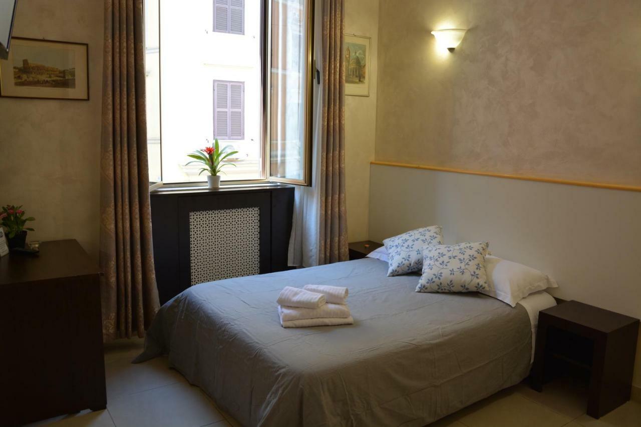 Hotel Roma Carina Extérieur photo