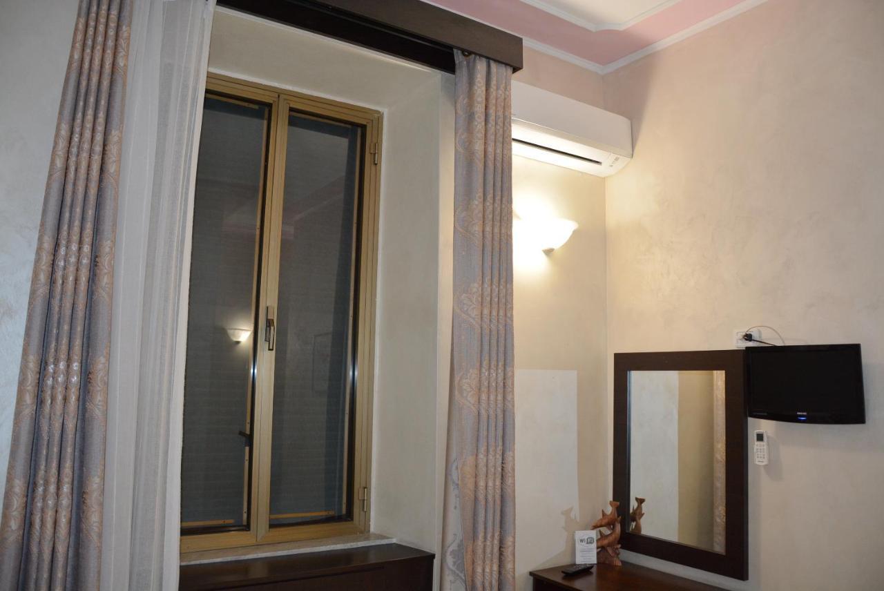 Hotel Roma Carina Extérieur photo
