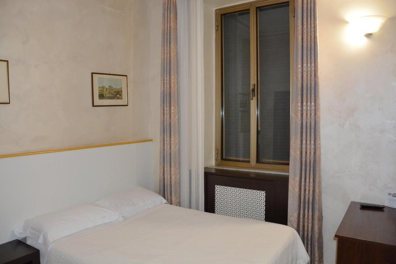 Hotel Roma Carina Extérieur photo