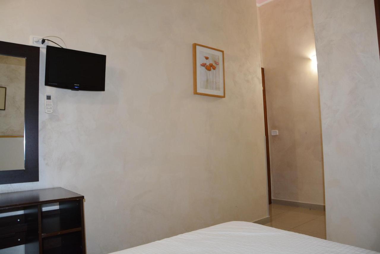 Hotel Roma Carina Extérieur photo