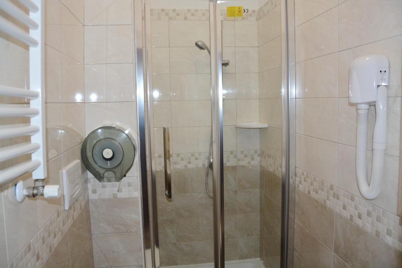 Hotel Roma Carina Extérieur photo