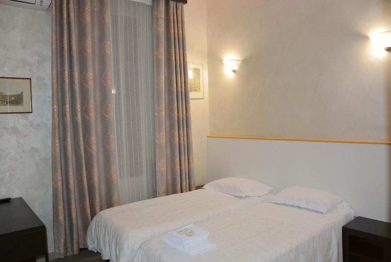 Hotel Roma Carina Extérieur photo