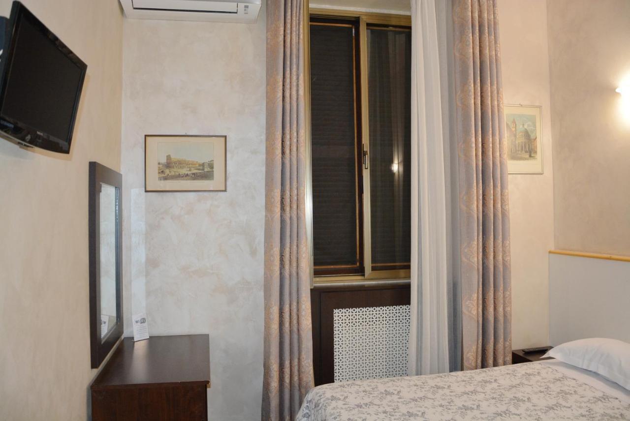 Hotel Roma Carina Extérieur photo