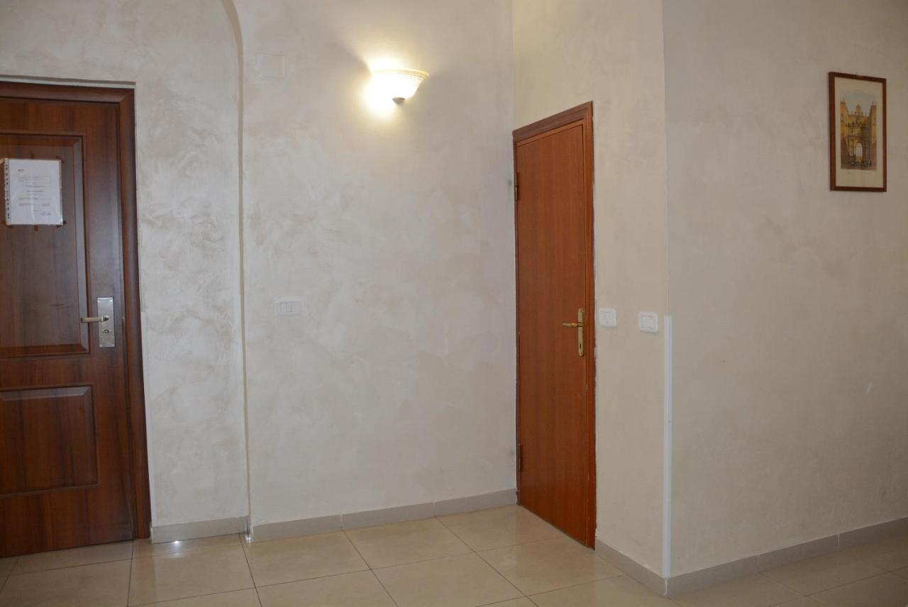 Hotel Roma Carina Extérieur photo