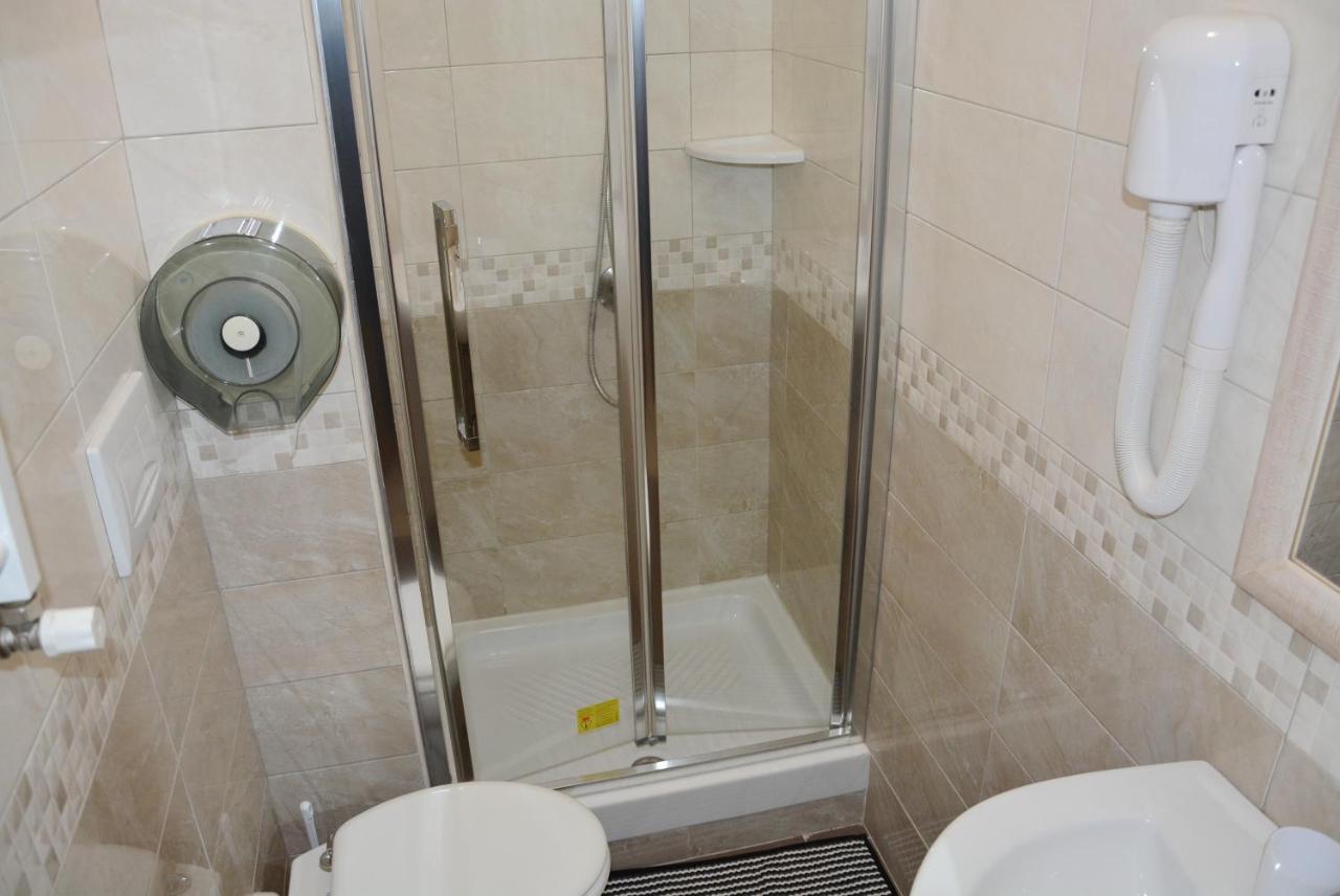 Hotel Roma Carina Extérieur photo