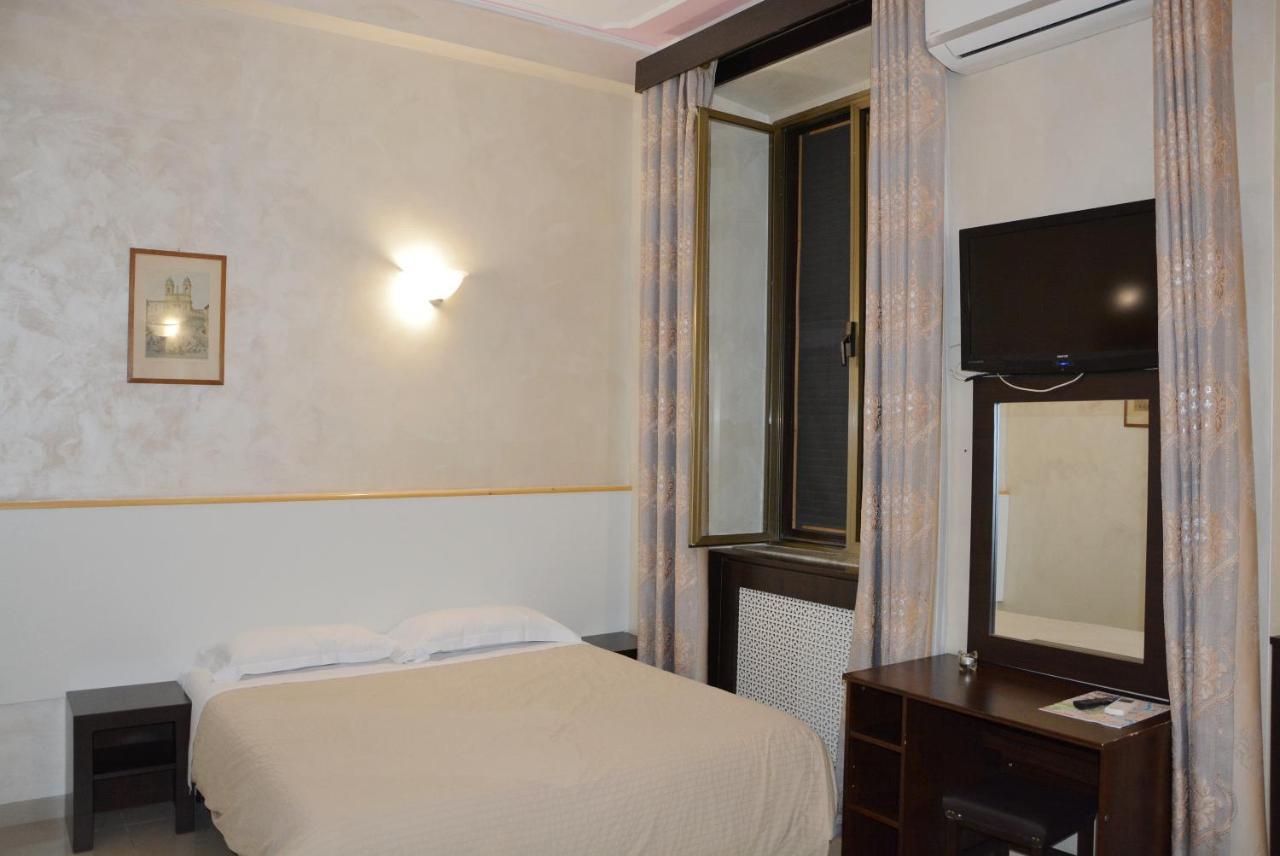 Hotel Roma Carina Extérieur photo