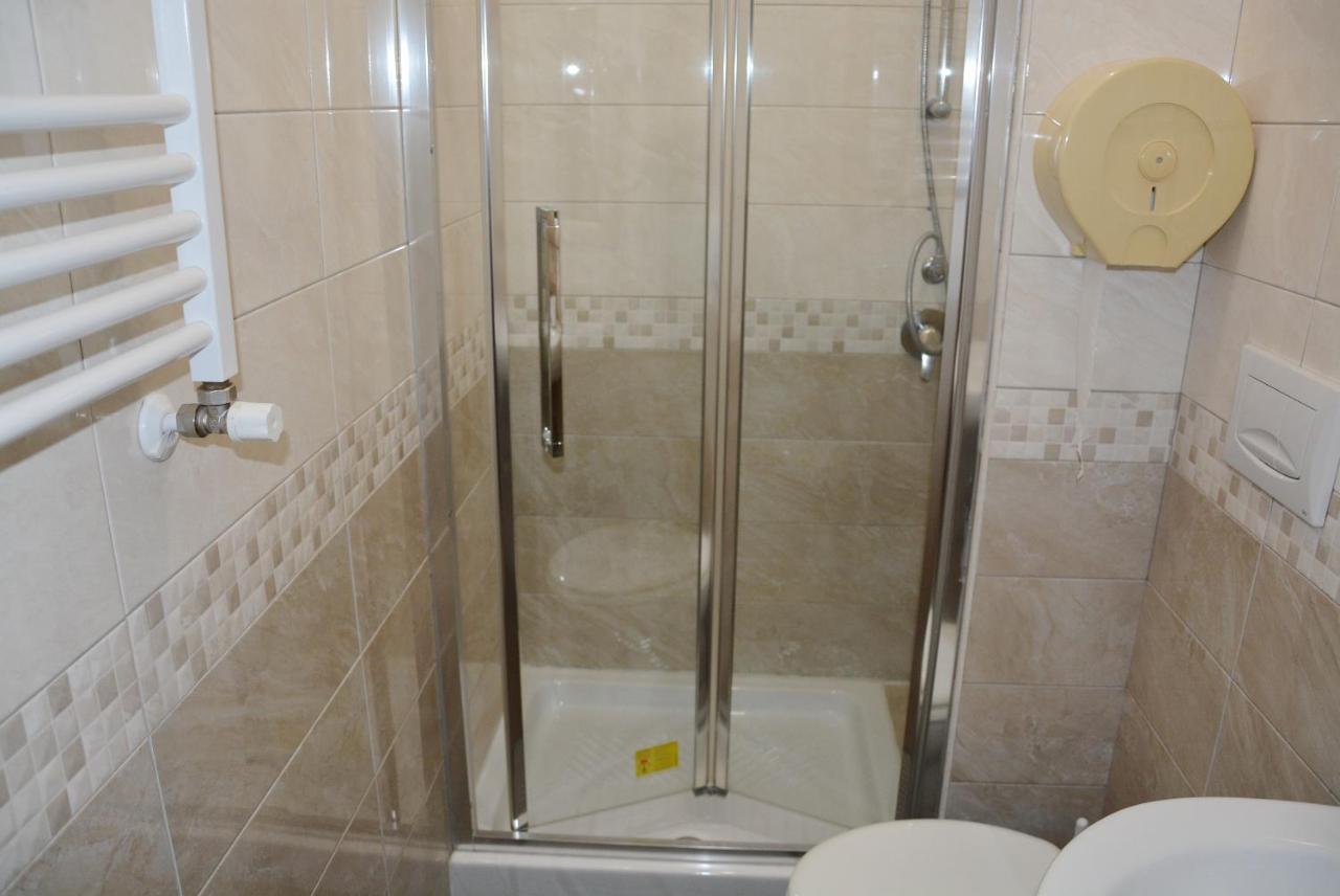 Hotel Roma Carina Extérieur photo