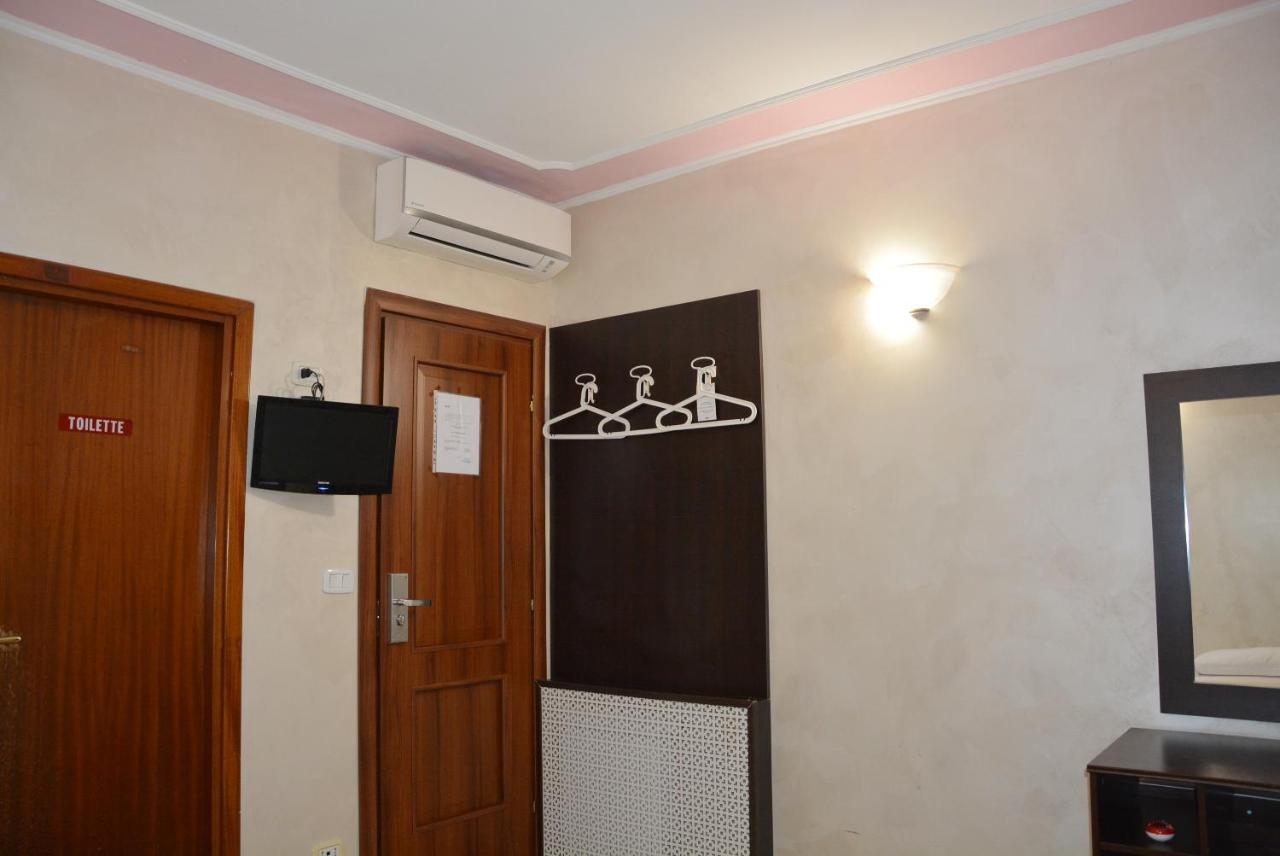 Hotel Roma Carina Extérieur photo