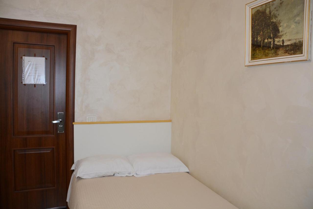Hotel Roma Carina Extérieur photo