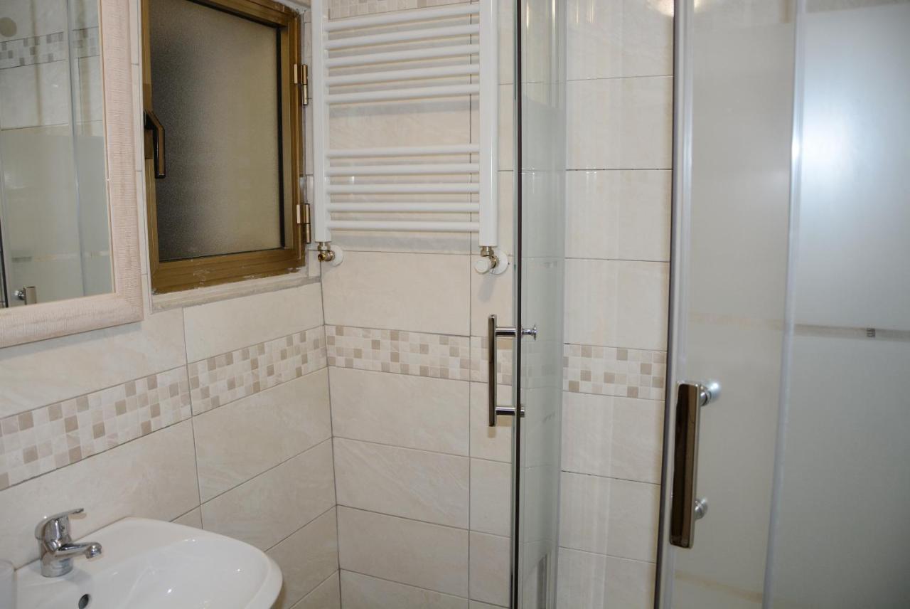 Hotel Roma Carina Extérieur photo