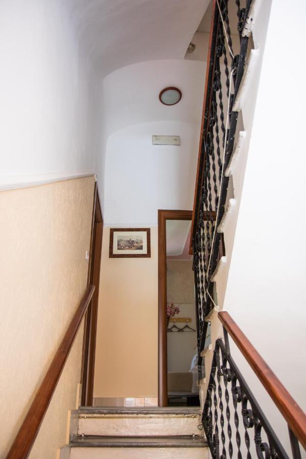 Hotel Roma Carina Extérieur photo